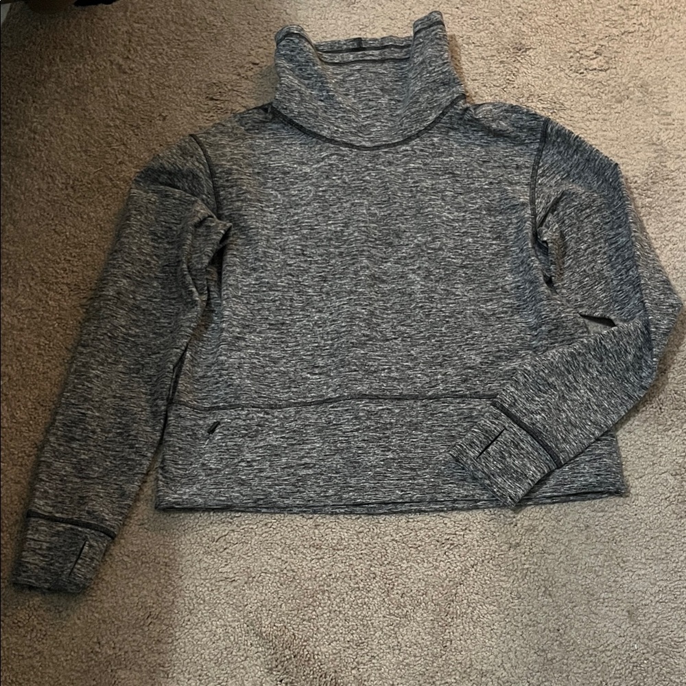 Women’s excellent condition Lululemon sweater size 6